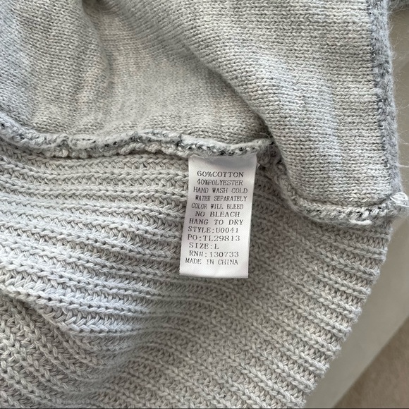 Sweater wrap style in gorgeous gray and silver - Picture 4 of 4